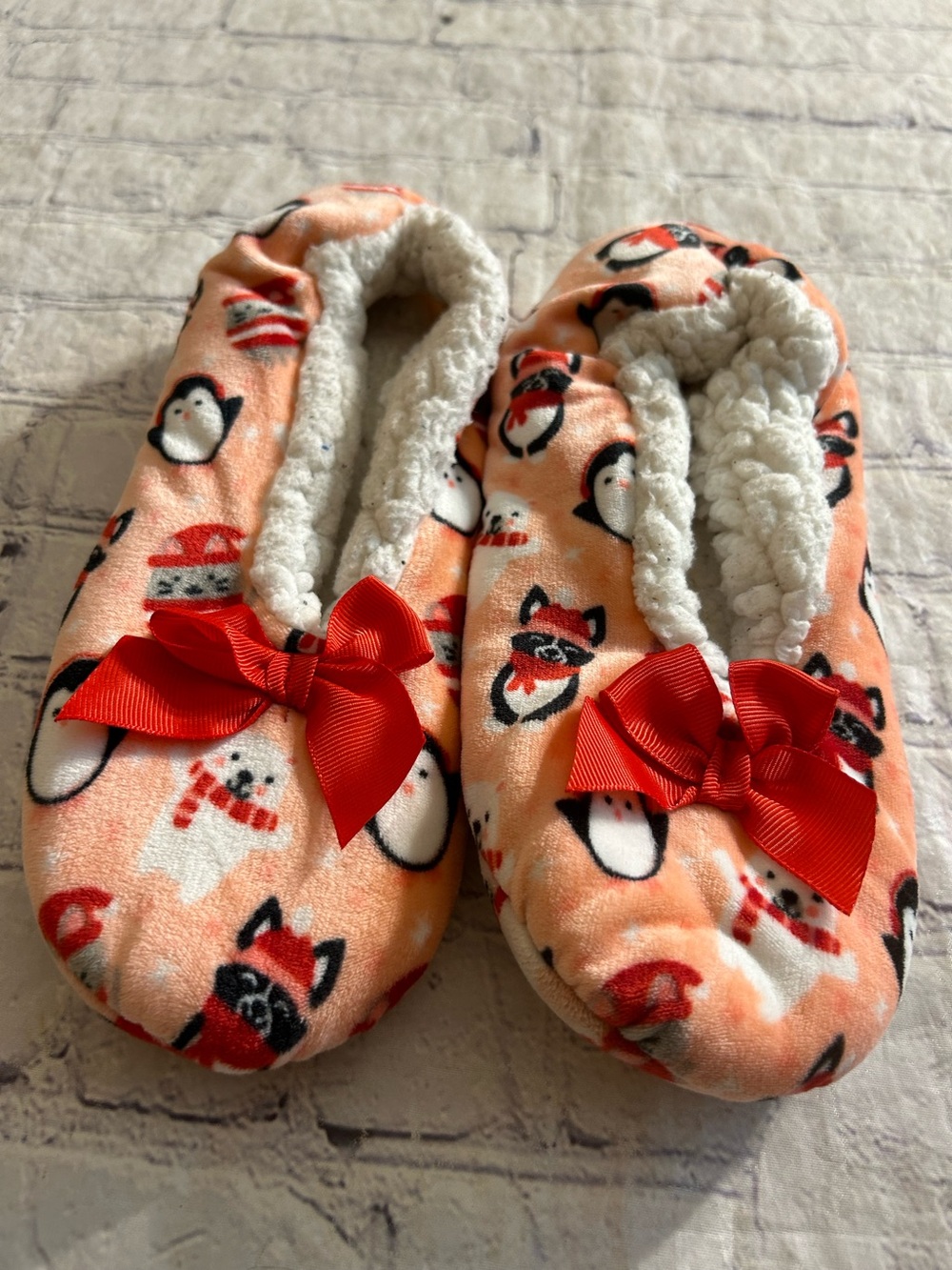 FUZZY BABBA HOLIDAY THEMED BALLERINA STYLE SLIPPERS WOMEN’S SIZE LARGE